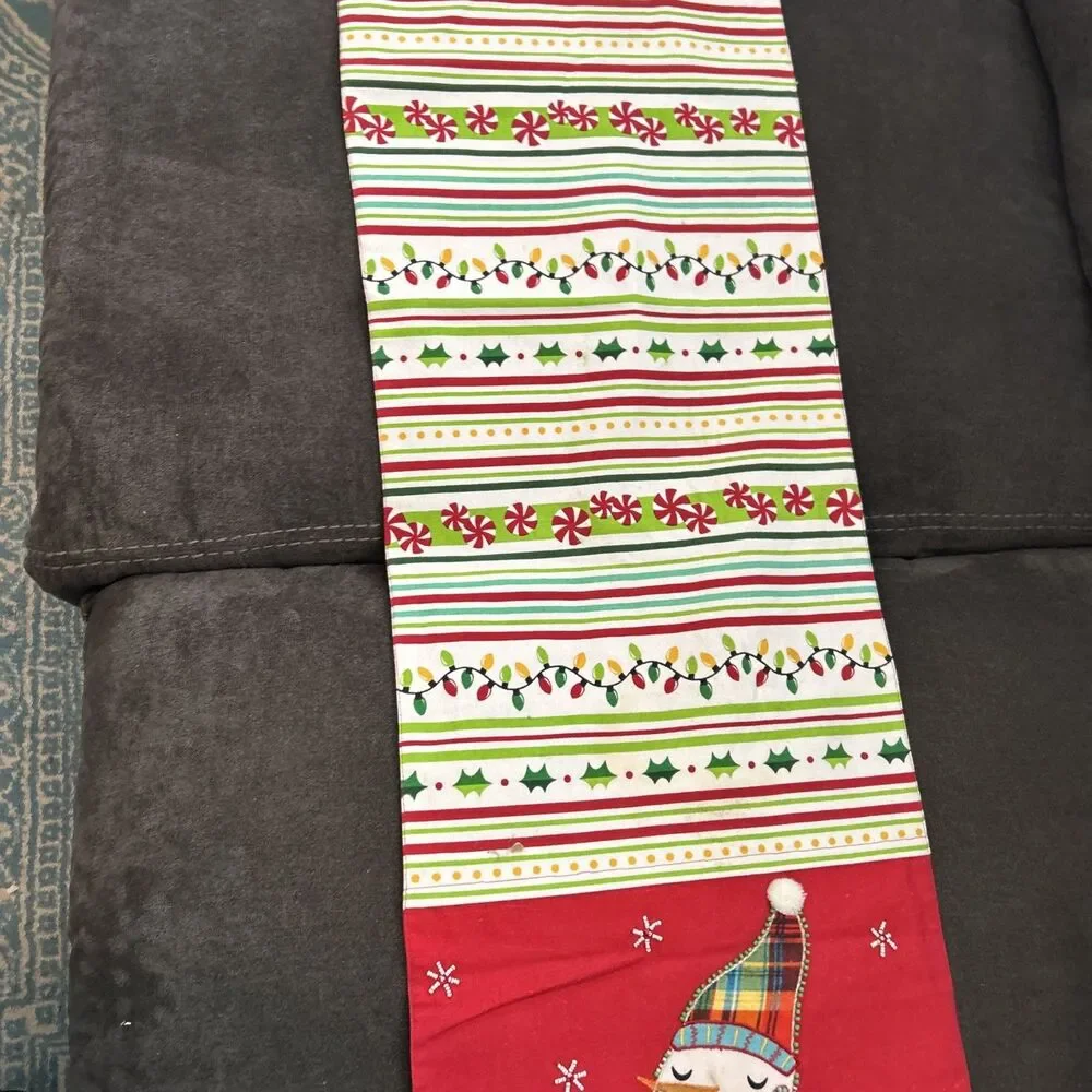Pier 1 Imports Christmas Snowmen Penguins Beaded Table‎ Runner Holiday Decor 72”